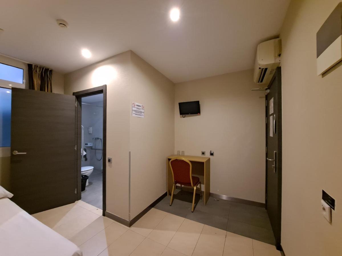 Hostal Las Flores Ramblas Barcelone Extérieur photo
