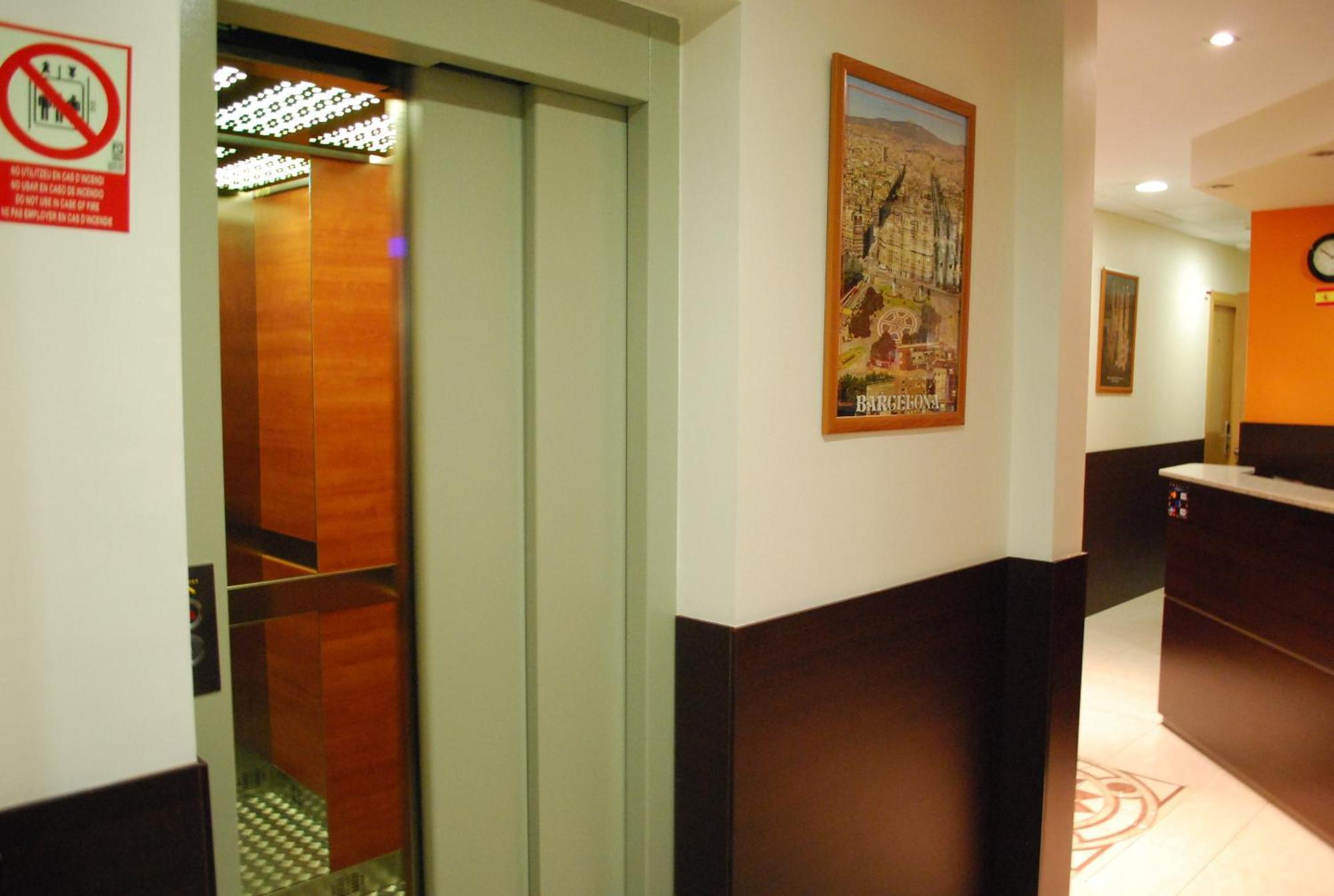 Hostal Las Flores Ramblas Barcelone Extérieur photo