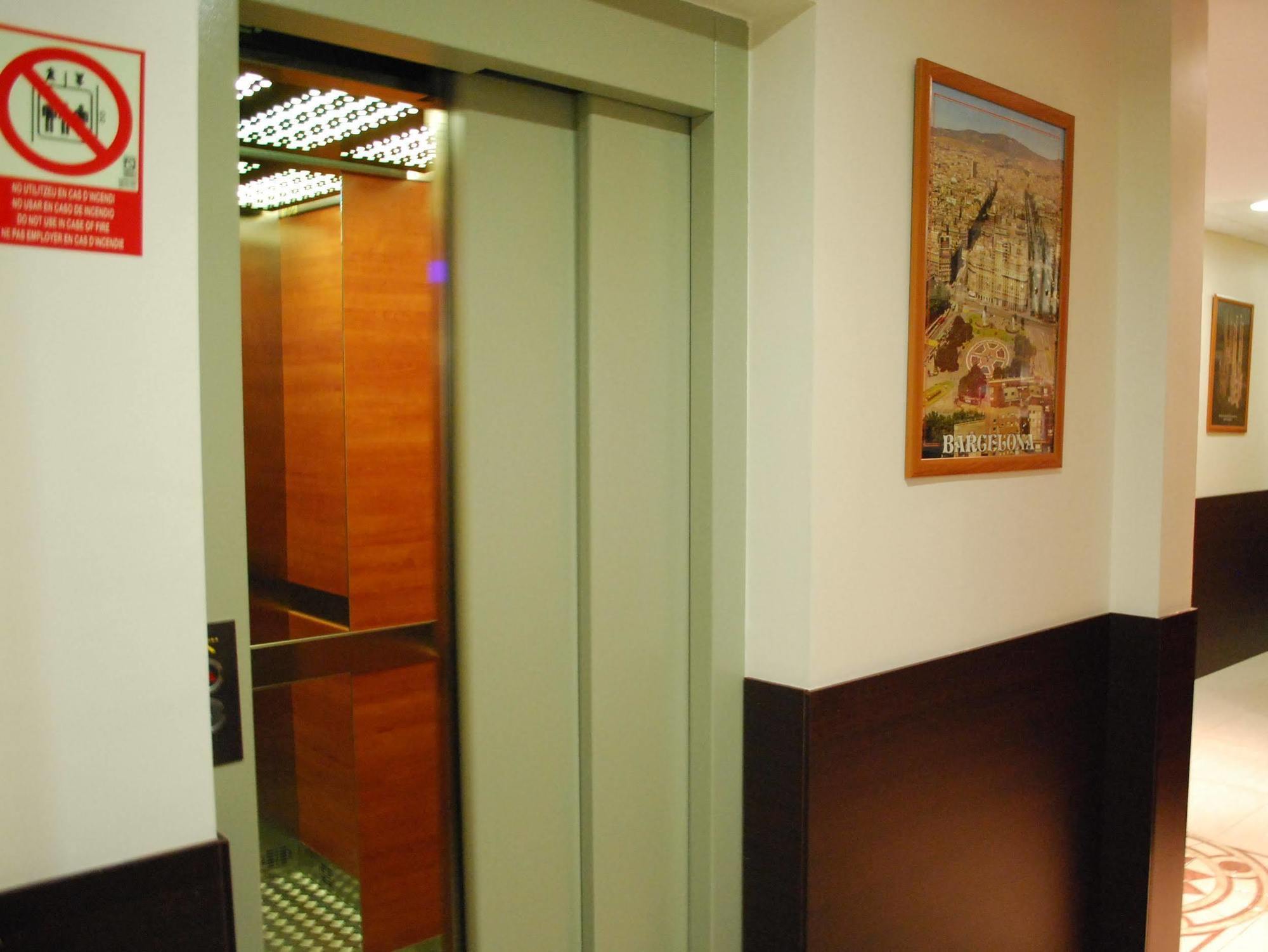 Hostal Las Flores Ramblas Barcelone Extérieur photo